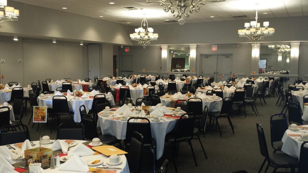 Garden Hotel And Conference Center South Beloit エクステリア 写真