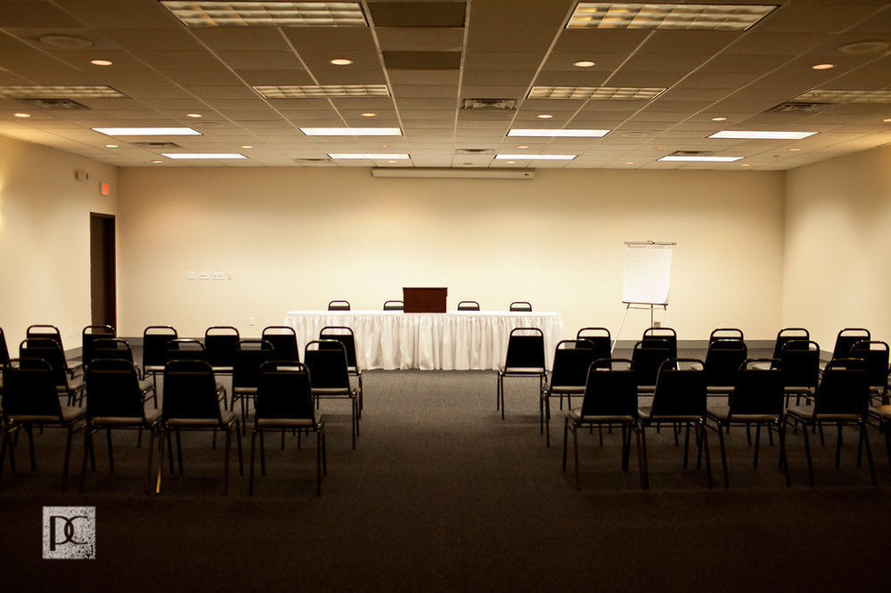 Garden Hotel And Conference Center South Beloit エクステリア 写真