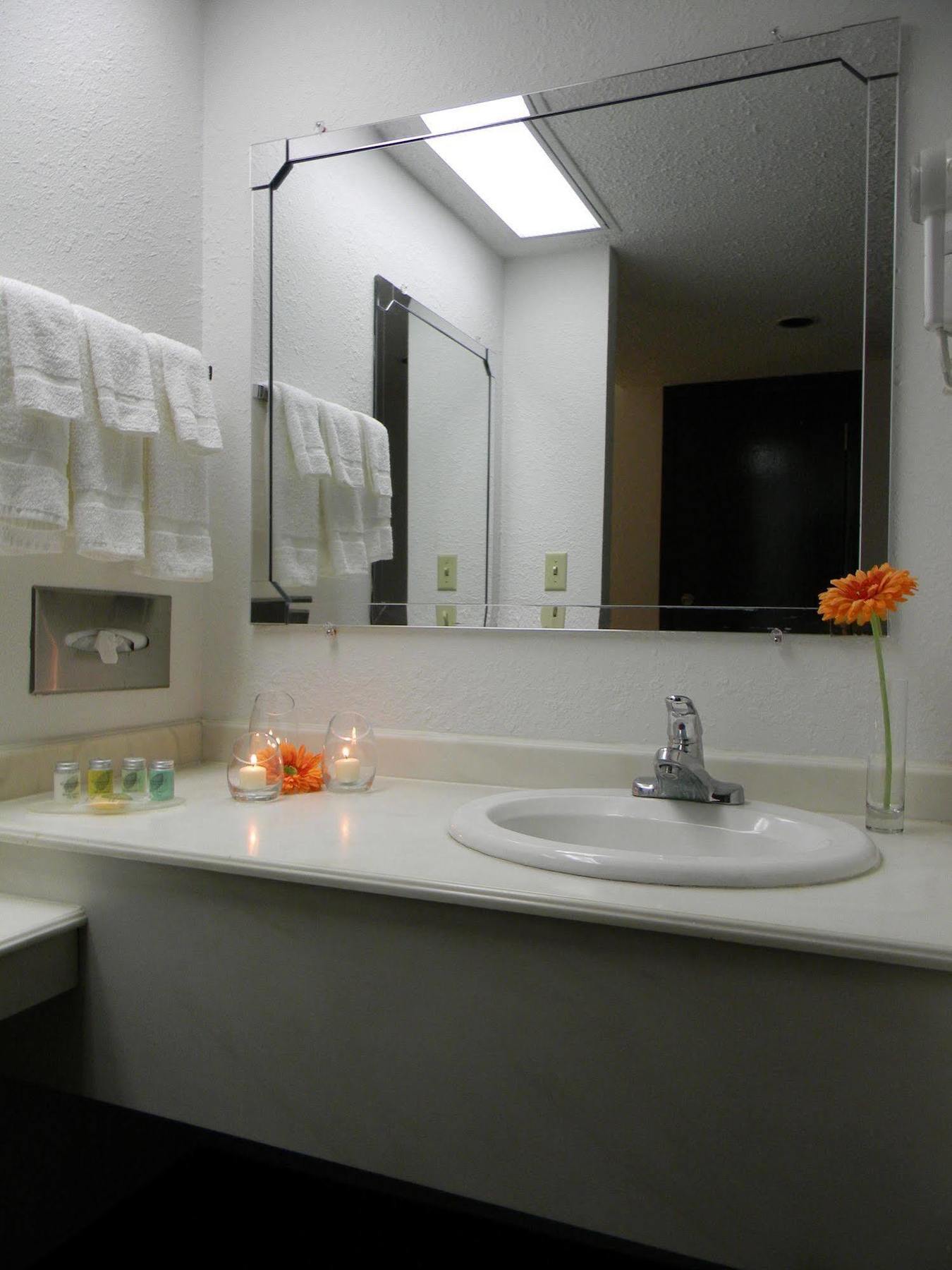 Garden Hotel And Conference Center South Beloit エクステリア 写真